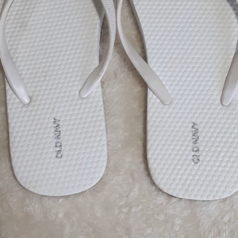 Old Navy Flip flops
